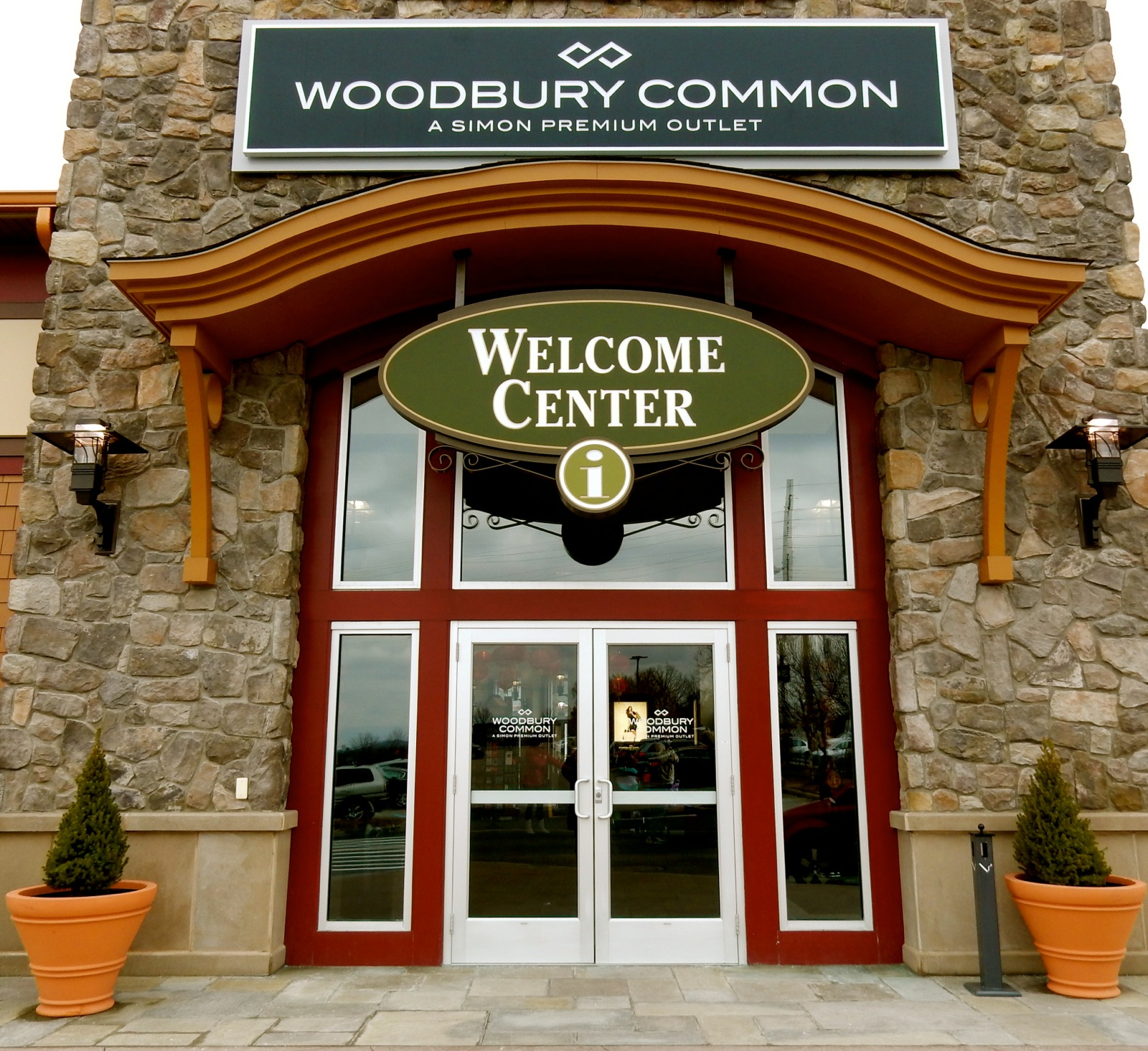 Woodbury Common Premium Outlets Review! - EatandTravelWithUs