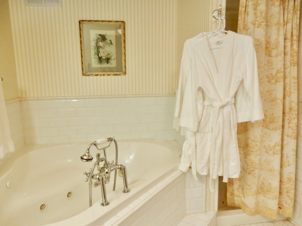 Springside Inn Private Bath with Jacuzzi Auburn NY