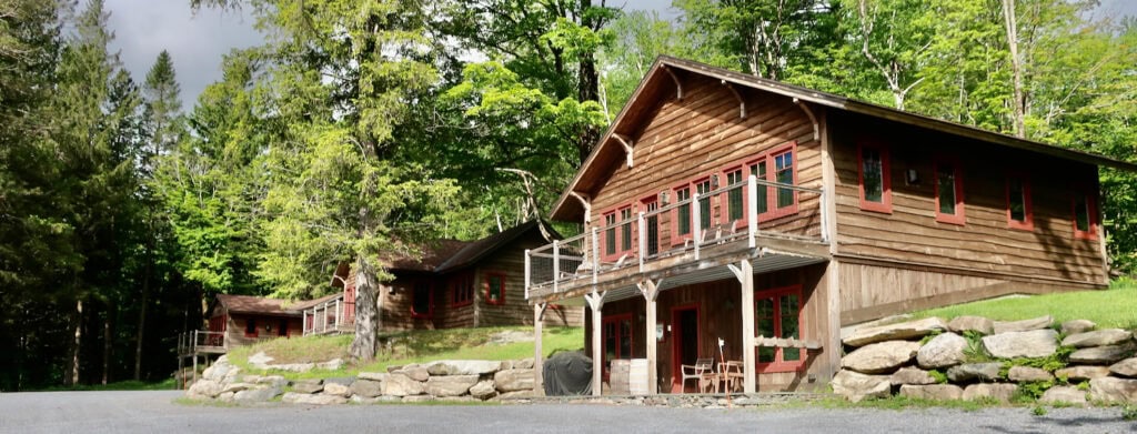 Cabins at Seesaws Lodge VT