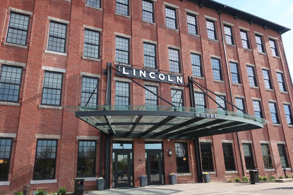Entrance to The Lincoln Hotel